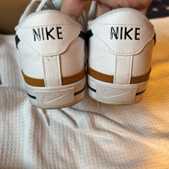 Women’s Nike Court Legacy size 11 - Picture 6 of 6
